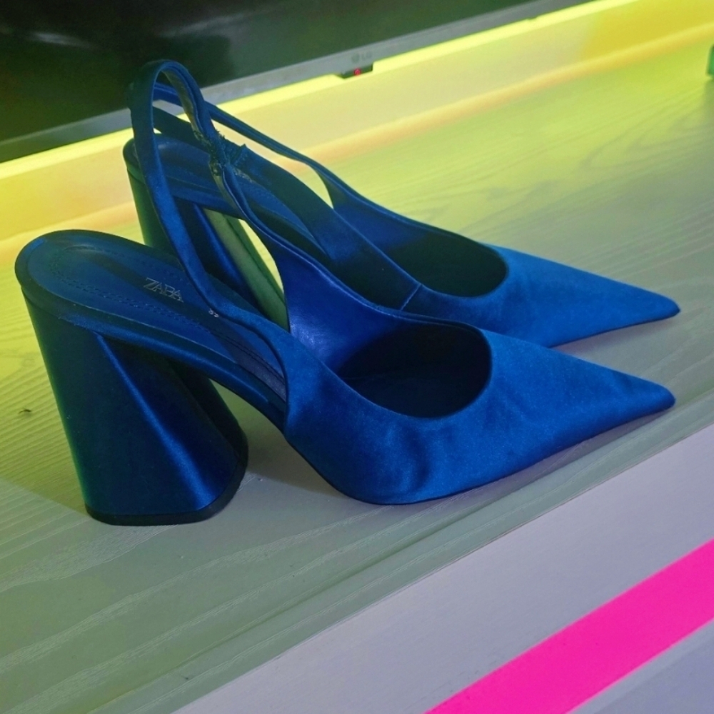 Zara Women's Vibrant Blue Pointed Slingback Block Heels Size 8.5 / 39
